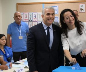 Yair Lapid votes