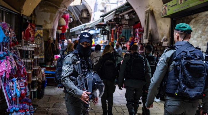 Teen terrorist nabbed: Stabbing thwarted in Jerusalem