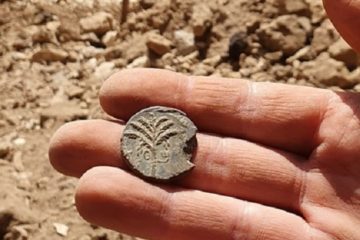 An ancient bronze coin dated to the second year of the Bar Kokhba found at the Nahal Darga Nature Reserve. Photo: Israel Antiquities Authority Theft Prevention Unit