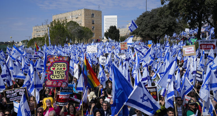 ‘Bad guys vs. good guys’ – Tens of thousands rally outside Knesset against judicial reform