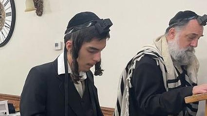 ‘Dangerous’ Christian missionary family dressed as hasidim seeking Israeli citizenship