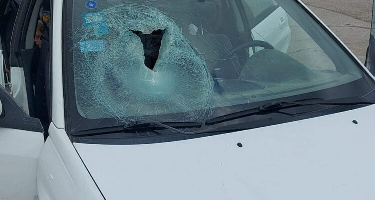Rock-throwers attack mother, three children in Samaria