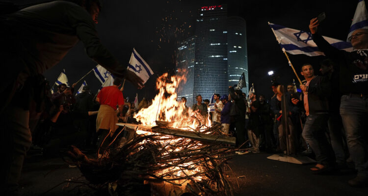 600,000 Israeli protesters take to the streets; ‘Week of paralysis’ planned as Passover approaches