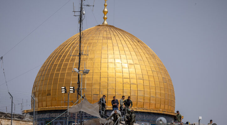 ‘Dangerous escalation’ – Police clash with Temple Mount rioters, 3 arrested