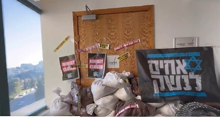 Israeli protesters block entrance to think tank offices with sandbags, barbed wire