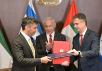 Israeli Foreign Minister Eli Cohen (right) and UAE Ambassador Mohamed Al Khaja sign a customs deal in the presence of Prime Minister Benjamin Netanyahu, March 26, 2023. Photo by Amos Ben-Gershom/GPO.