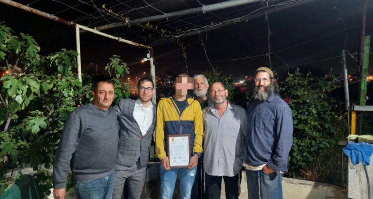 Arab who saved Jewish couple from terror attack honored