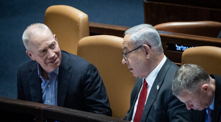 Netanyahu blames previous gov’t for terror wave, restores Gallant as defense minister