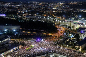 March-of-the-Million-Outside-Knesset-Judicial-Reform-880x495