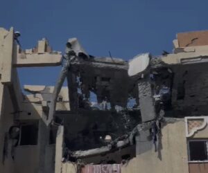 Building in Rehovot hit by rocket