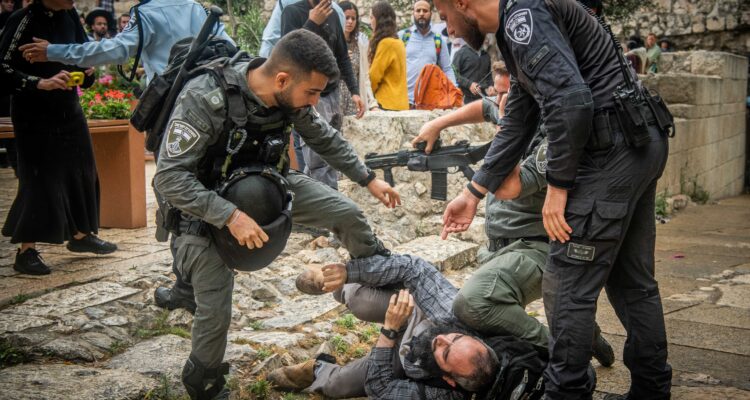 Police beat protesters against Christian missionizing at Judaism’s holiest site, 9 arrested