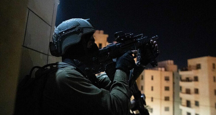 IDF fires back at Palestinian gunmen in Samaria, terrorists wounded