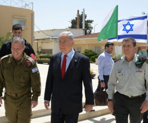 Prime Minister Benjamin Netanyahu and IDF Intelligence head Maj.-Gen. Aharon Haliva (right) .