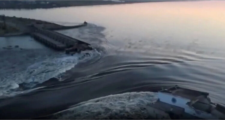 Collapse of major dam in southern Ukraine triggers emergency as Moscow and Kyiv blame each other