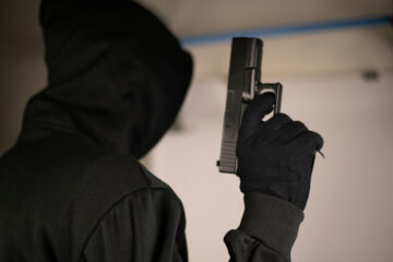 Armed,Robbers,Used,The,Gun,To,Robbery,The,Money,,Uses