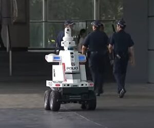 singapore robot police