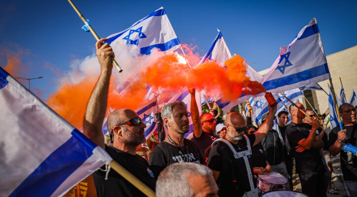 Left-wing Israelis protest halachic, messianic state outside Jerusalem yeshiva