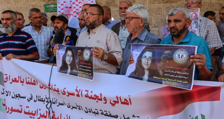 Gazans call for mass prisoner release in exchange for Israeli kidnap victim