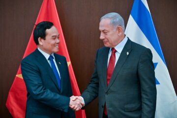 Prime Minister Benjamin Netanyahu and Vietnamese Deputy Premier Tran Luu Quang