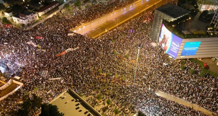 ‘We came to fight for democracy and against a military coup’: 200,000 pro-judicial reform protesters gather in Tel Aviv