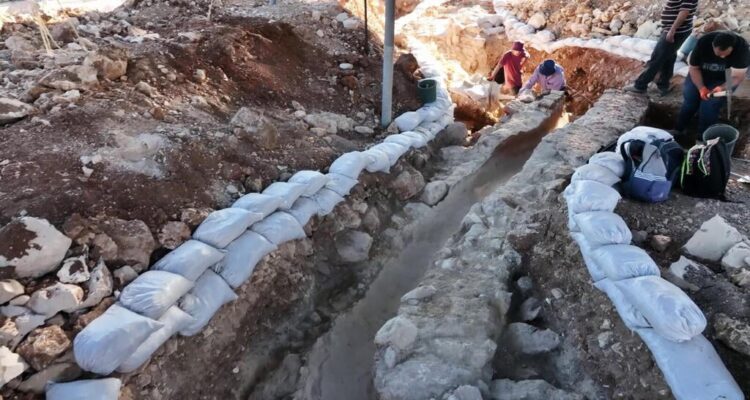 Archaeologists uncover longest section of aqueduct in Jerusalem
