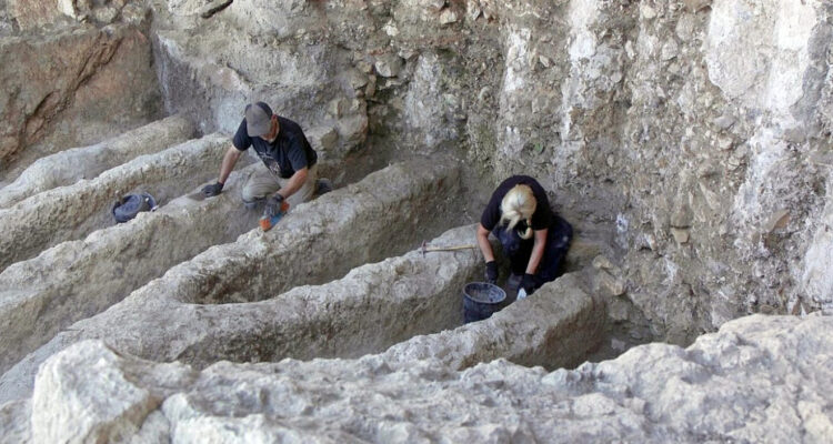 Jerusalem discovery dating back to biblical kings baffles archaeologists