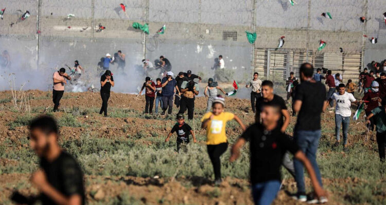 Several Gazans injured during violent riot along border