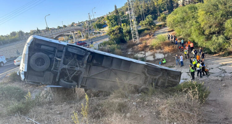Dozens of children injured in bus accident near Bet Shemesh