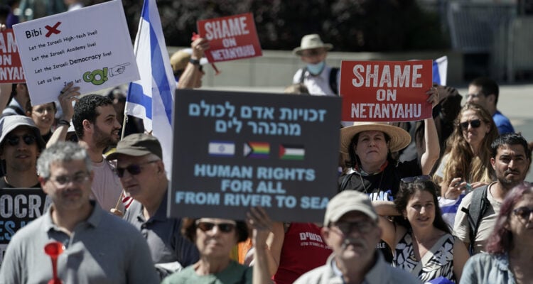 Anti-judicial reform protests follow Netanyahu to the US
