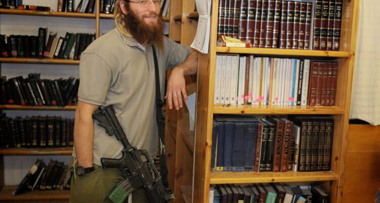 ‘Carry your weapons,’ Israeli police warn synagogue-goers