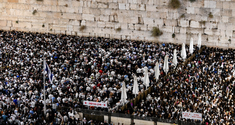 Mass prayers held at Western Wall for Israeli hostages