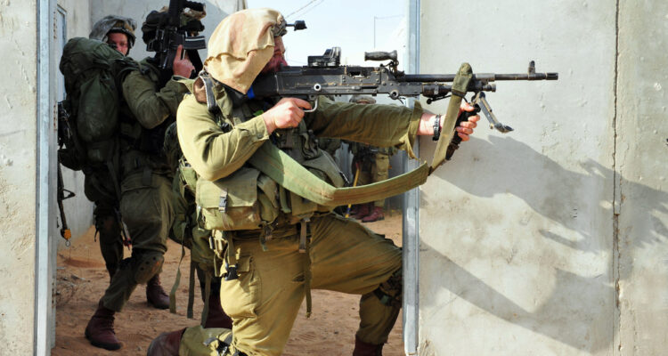 Bedouins steal heavy machine gun from sleeping IDF soldiers