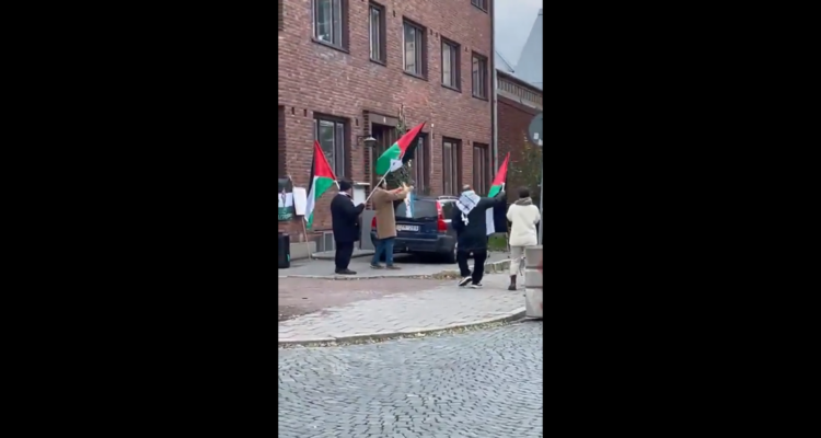 Pro-Hamas protestors scream ‘bomb Israel’ outside of Swedish synagogue