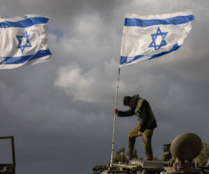 Soldiers, Israeli flag