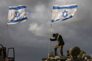 Soldiers, Israeli flag