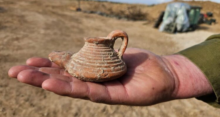 1,500-year-old lamp found near Gaza border