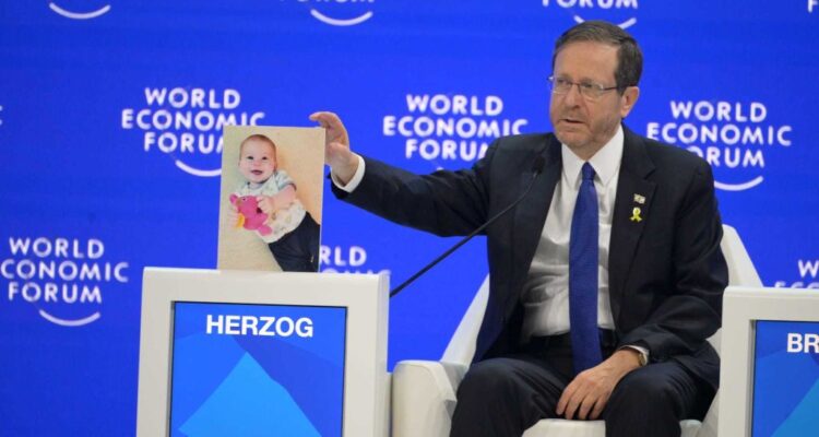 President Herzog urges intl community at Davos to remember the hostages