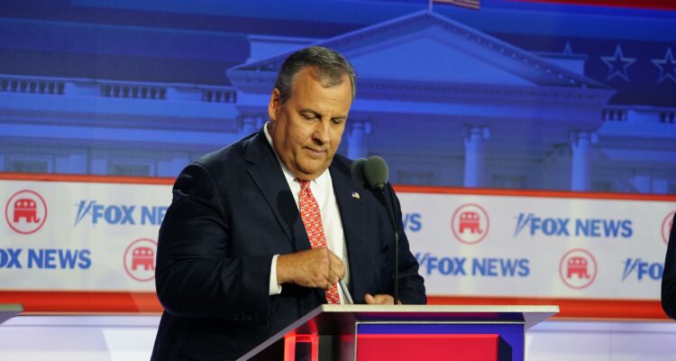 Chris Christie drops out of presidential race, slams Republican rivals on his way out