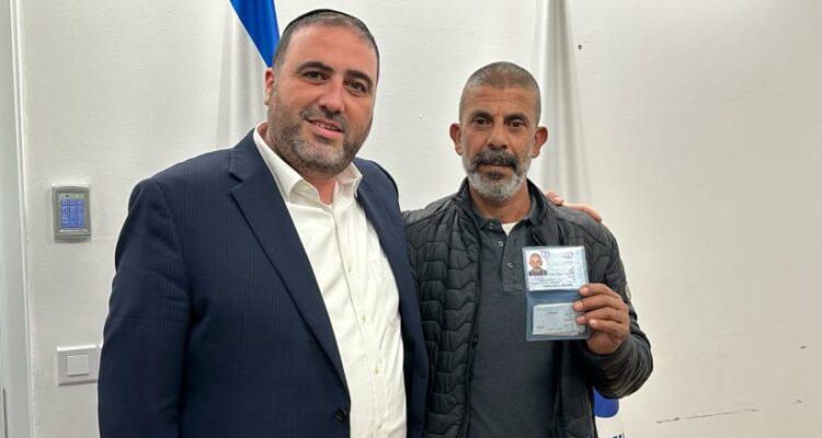 Muslim hero rewarded with permanent Israeli residency – here’s why