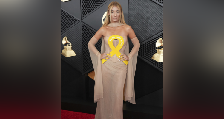 Singer attends Grammys wearing ribbon calling for release of Israeli captives