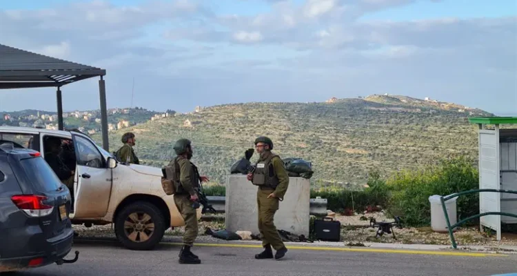 Terror attack on minibus, 7 Israelis wounded, terrorist killed by helicopter fire