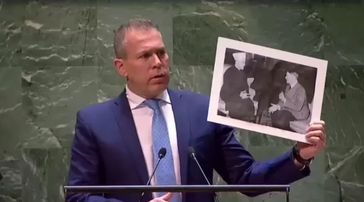 Israel’s UN ambassador displays photo of Hitler and Grand Mufti during Palestinian state debate