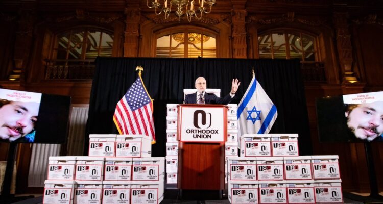 Orthodox Union presents 100,000 pro-Israel letters to the White House