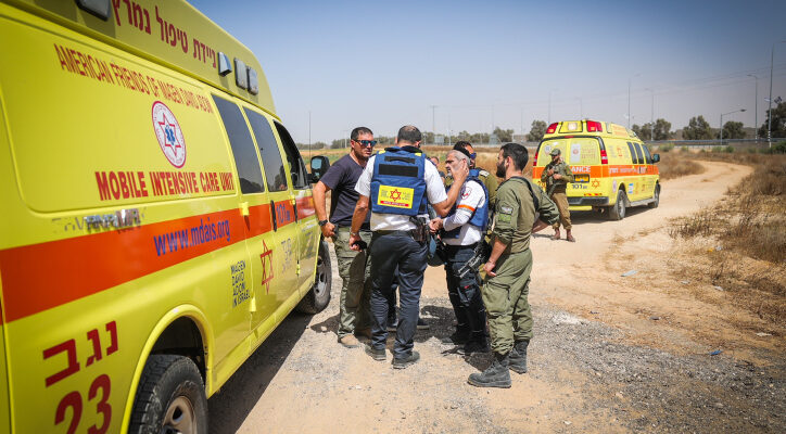 10 injured as Hamas mortars, rockets pummel aid entry point