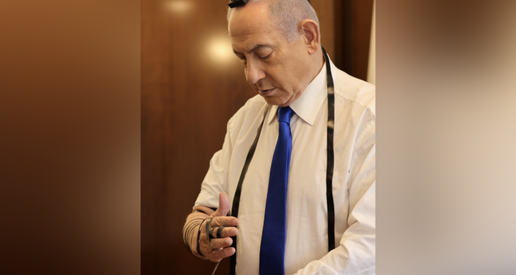 Netanyahu marks Israel’s Memorial Day by donning tefillin
