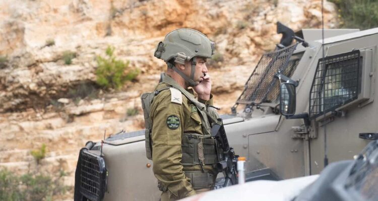 4 wounded including 2 soldiers on leave in Samaria explosion