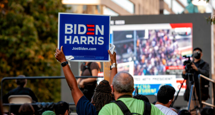 Harris sidelines Biden in final campaign push