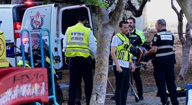 2 ISRAELIS KILLED: Arab terrorist stabs husband and wife, 2 others in central Israel