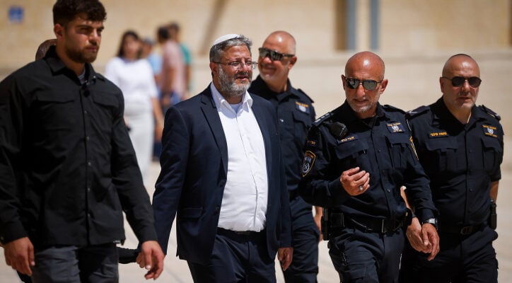 Defying Netanyahu, Israeli minister prays on Temple Mount