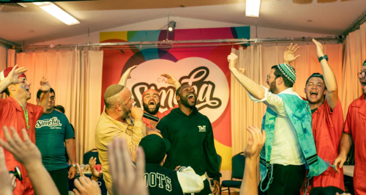 Floyd Mayweather visits Jewish summer camp for children battling cancer, brings message of resilience